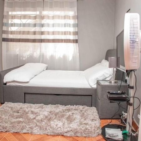 Fully Aircondition 3Bed Villa- A C- Wifi- Hotwater Freetown Exteriér fotografie