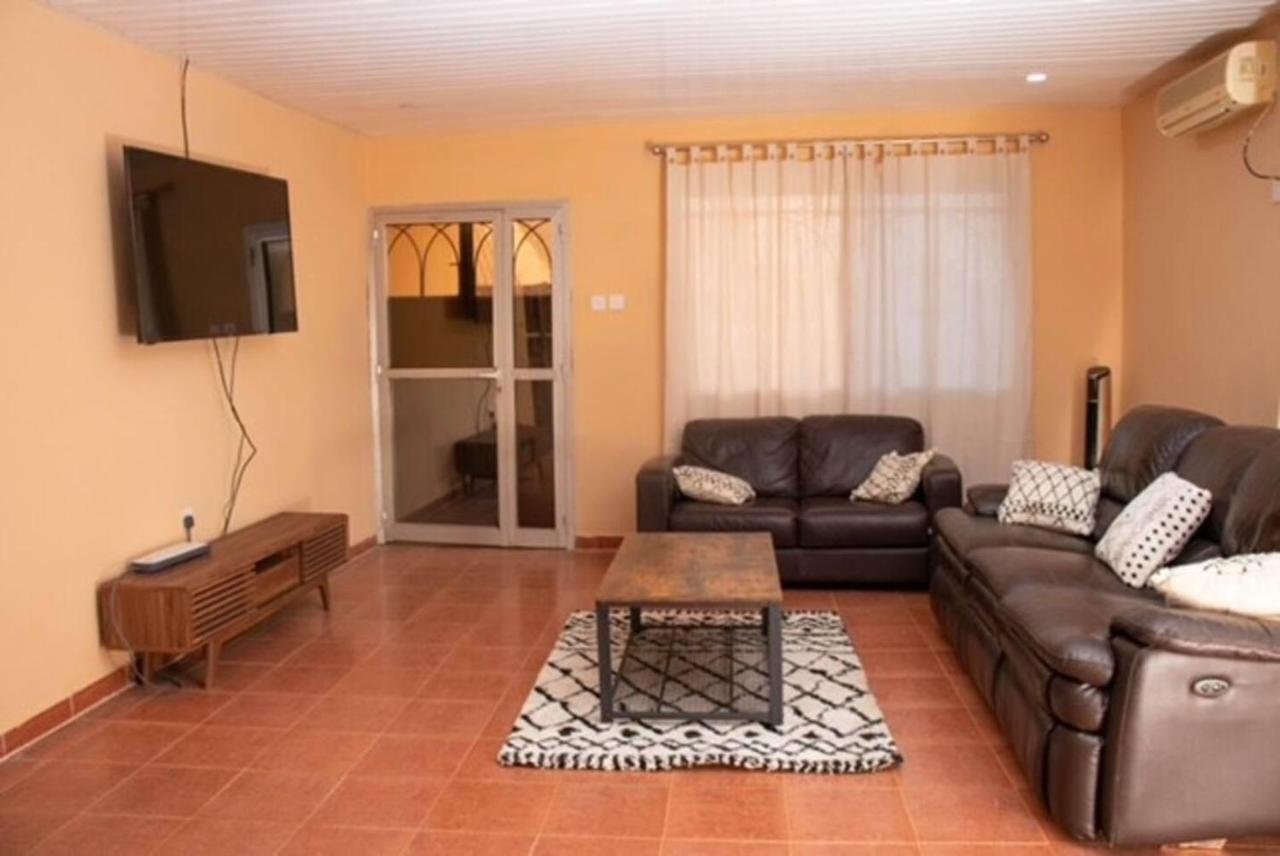 Fully Aircondition 3Bed Villa- A C- Wifi- Hotwater Freetown Exteriér fotografie