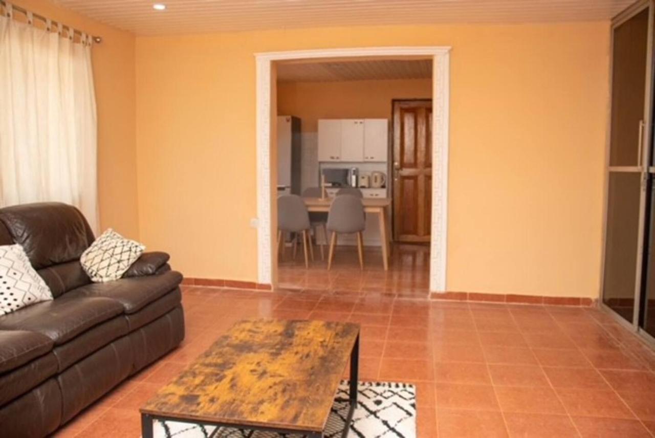 Fully Aircondition 3Bed Villa- A C- Wifi- Hotwater Freetown Exteriér fotografie