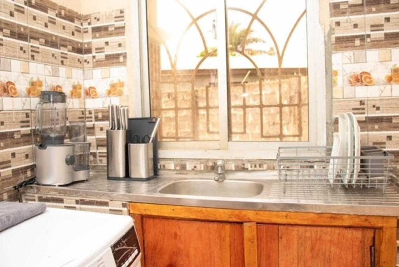 Fully Aircondition 3Bed Villa- A C- Wifi- Hotwater Freetown Exteriér fotografie