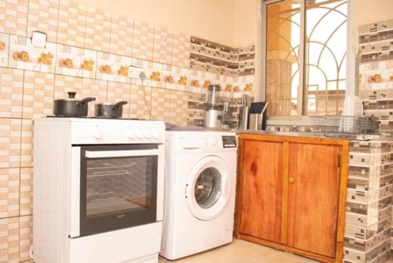 Fully Aircondition 3Bed Villa- A C- Wifi- Hotwater Freetown Exteriér fotografie