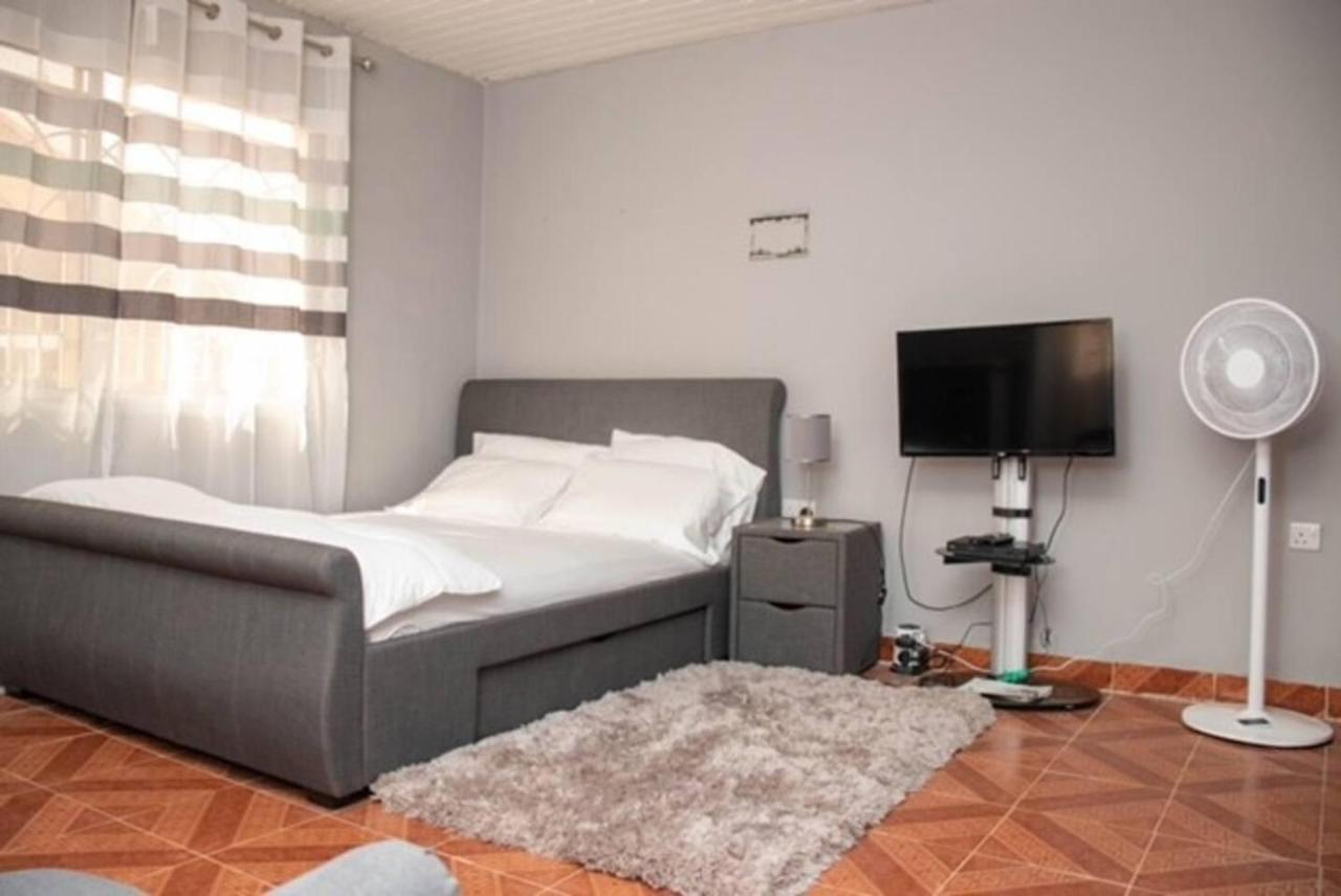 Fully Aircondition 3Bed Villa- A C- Wifi- Hotwater Freetown Exteriér fotografie