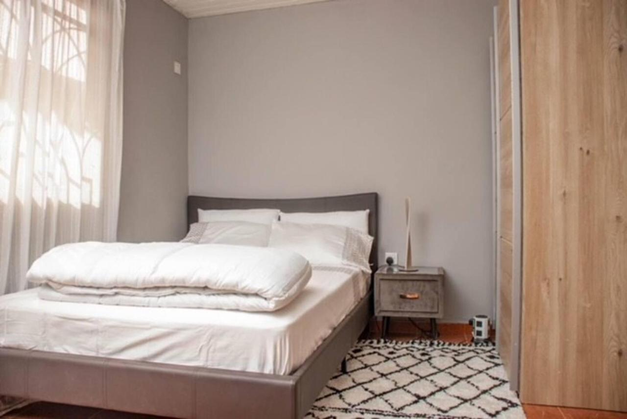 Fully Aircondition 3Bed Villa- A C- Wifi- Hotwater Freetown Exteriér fotografie