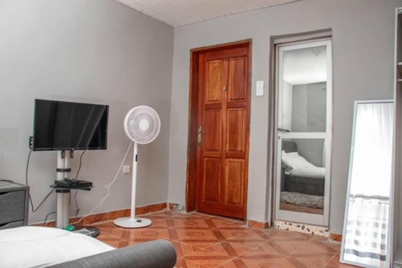Fully Aircondition 3Bed Villa- A C- Wifi- Hotwater Freetown Exteriér fotografie