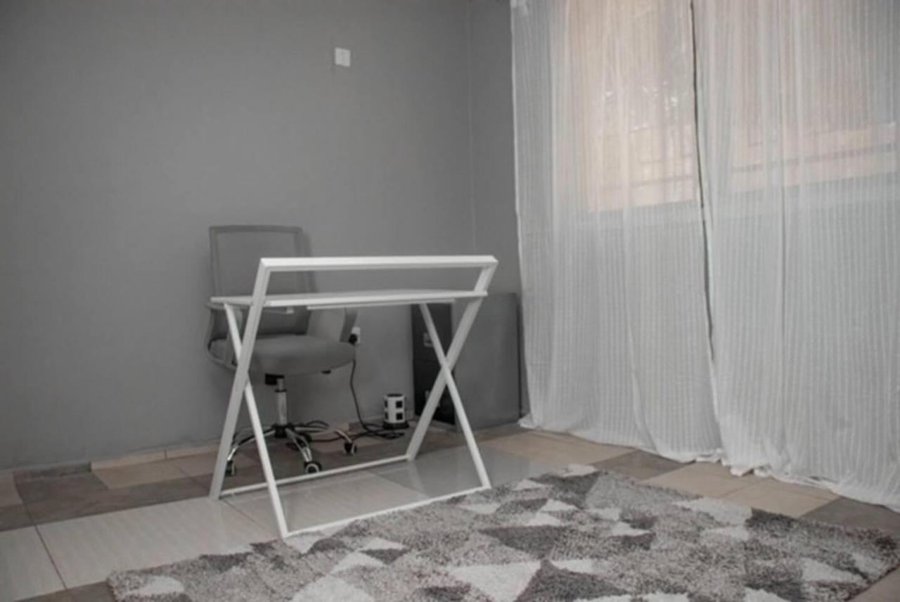 Fully Aircondition 3Bed Villa- A C- Wifi- Hotwater Freetown Exteriér fotografie