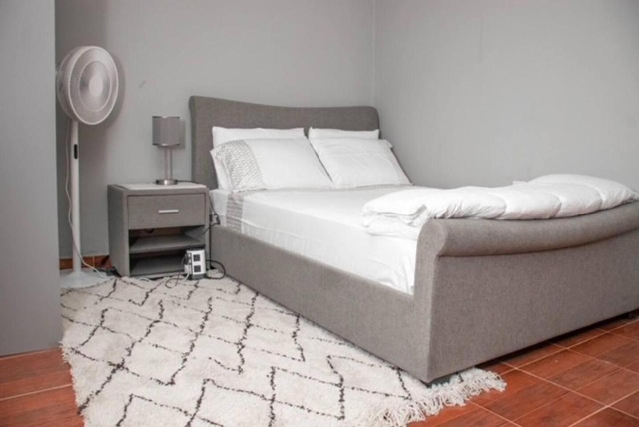 Fully Aircondition 3Bed Villa- A C- Wifi- Hotwater Freetown Exteriér fotografie