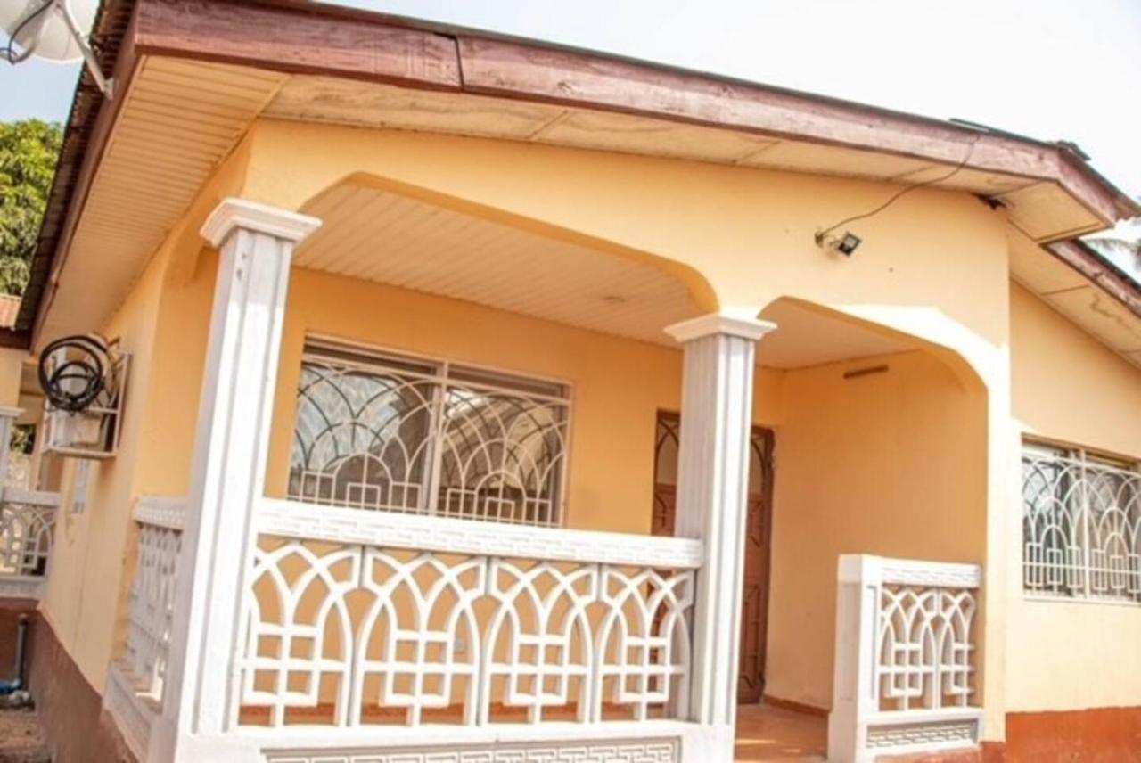 Fully Aircondition 3Bed Villa- A C- Wifi- Hotwater Freetown Exteriér fotografie