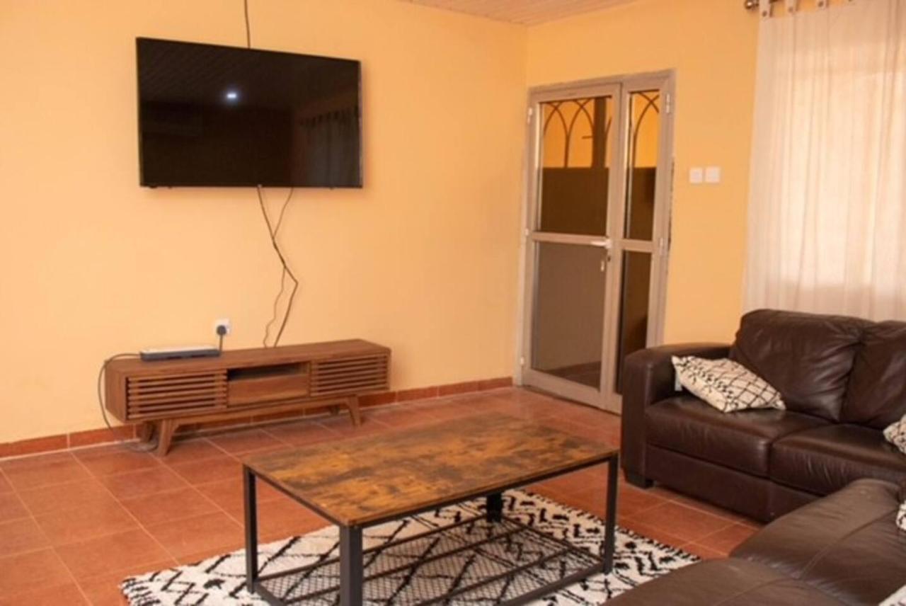 Fully Aircondition 3Bed Villa- A C- Wifi- Hotwater Freetown Exteriér fotografie