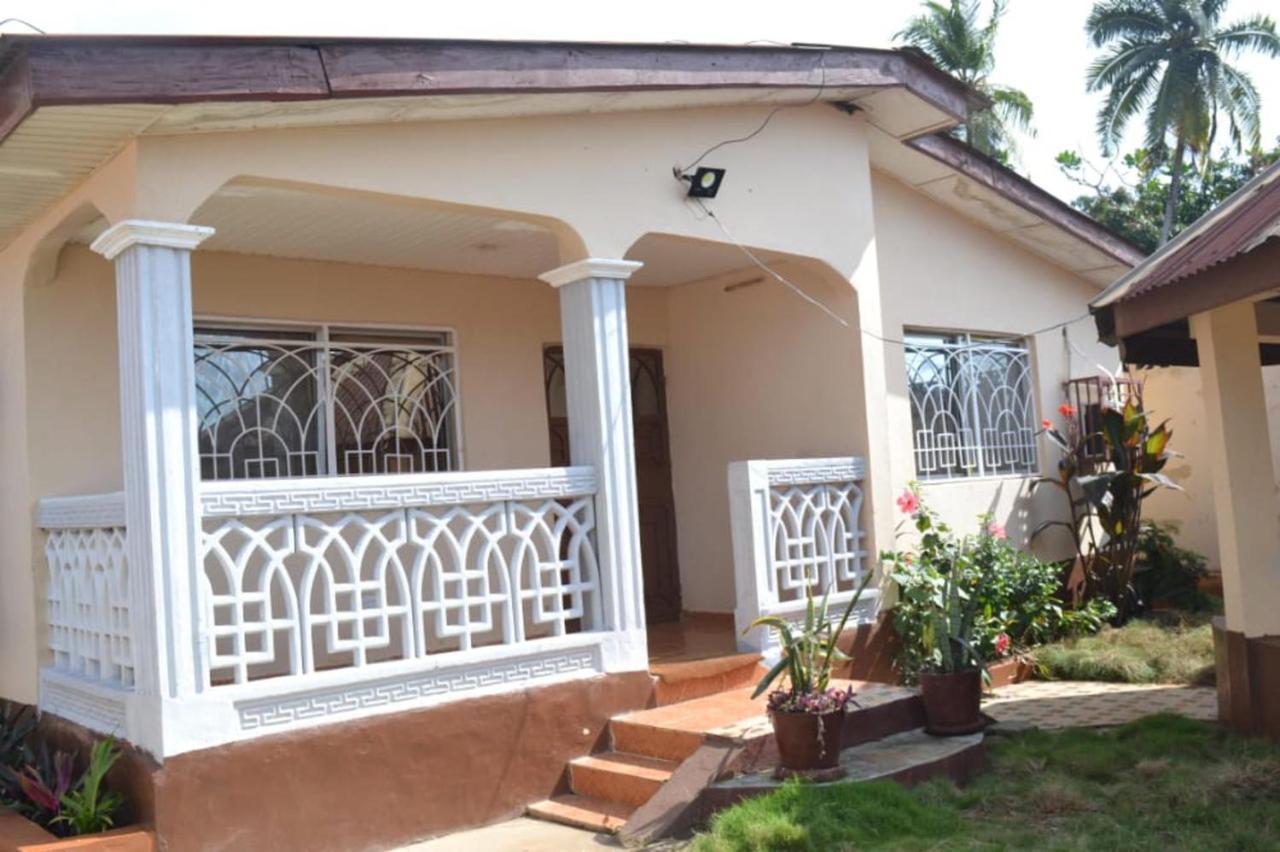 Fully Aircondition 3Bed Villa- A C- Wifi- Hotwater Freetown Exteriér fotografie