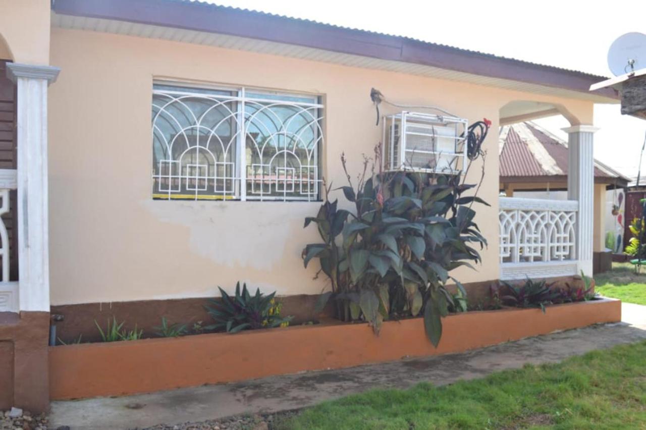 Fully Aircondition 3Bed Villa- A C- Wifi- Hotwater Freetown Exteriér fotografie