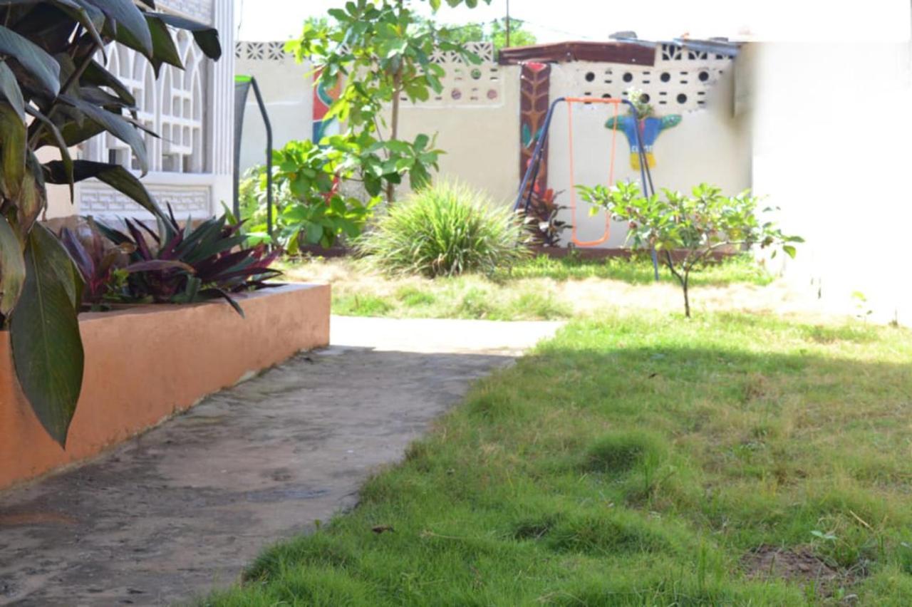 Fully Aircondition 3Bed Villa- A C- Wifi- Hotwater Freetown Exteriér fotografie
