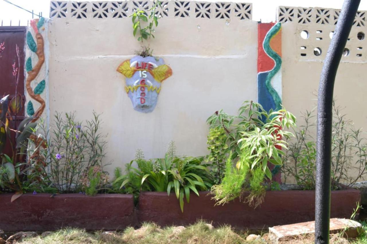 Fully Aircondition 3Bed Villa- A C- Wifi- Hotwater Freetown Exteriér fotografie