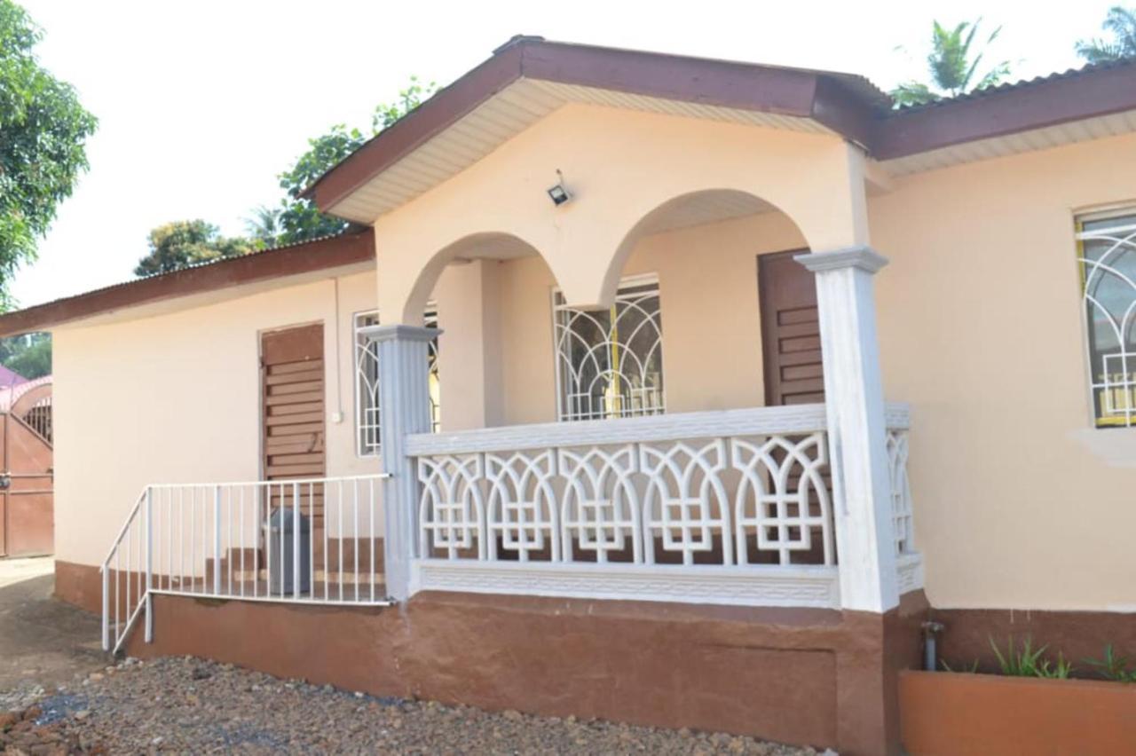 Fully Aircondition 3Bed Villa- A C- Wifi- Hotwater Freetown Exteriér fotografie
