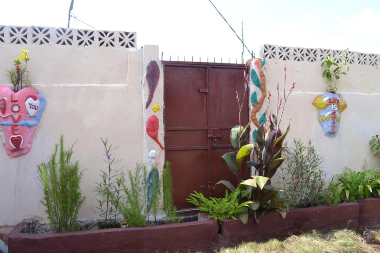Fully Aircondition 3Bed Villa- A C- Wifi- Hotwater Freetown Exteriér fotografie